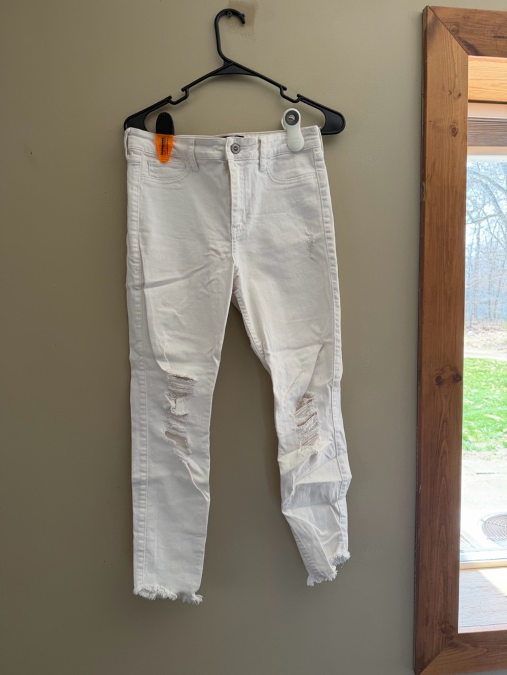 Hollister White High-Rise Crop Jeans